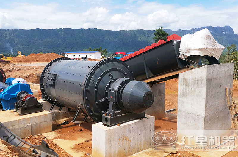 新型球磨機(jī)工作現(xiàn)場圖片 新型球磨機(jī)工作現(xiàn)場圖片